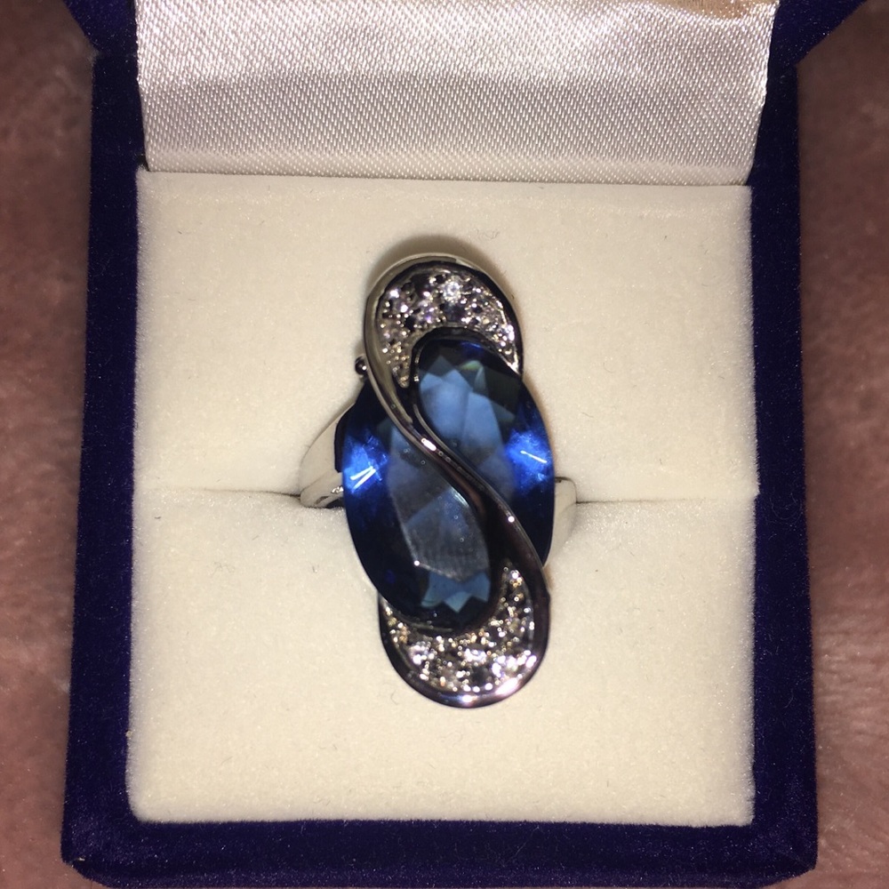 Blue sapphire ring
